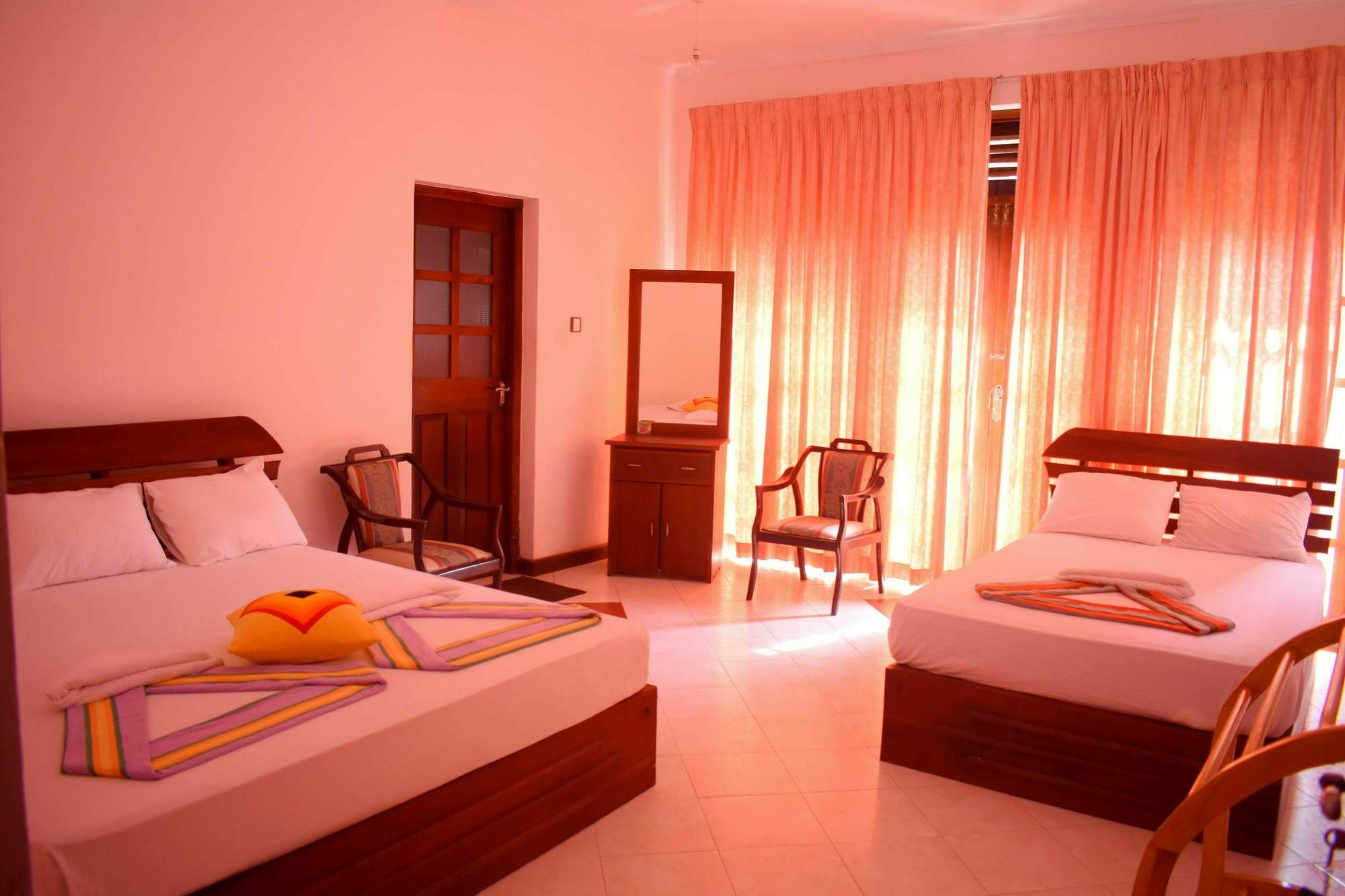 Hotel Lion Rest Anuradhapura Zewnętrze zdjęcie